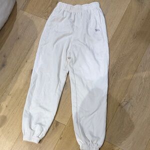 WOMENS XS WHITE AUTHENTIC ALO SWEATPANTS